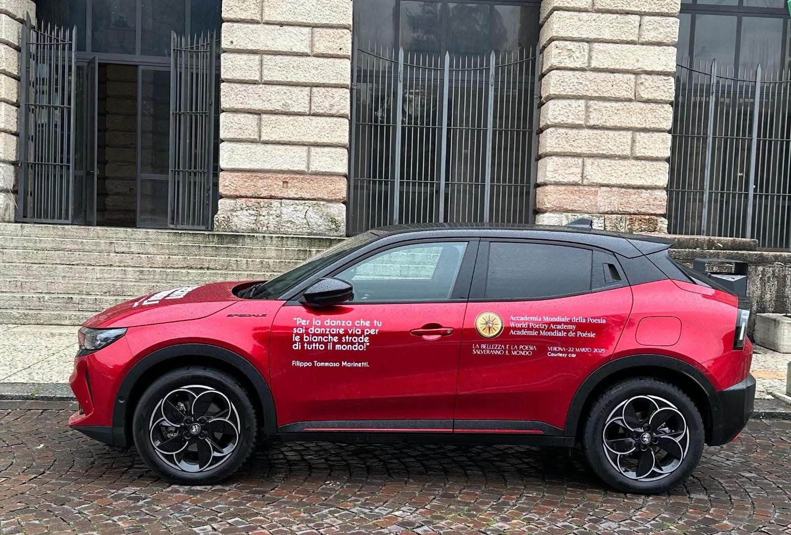 Auto evento brandizzata Accademia Mondiale della Poesia, Verona