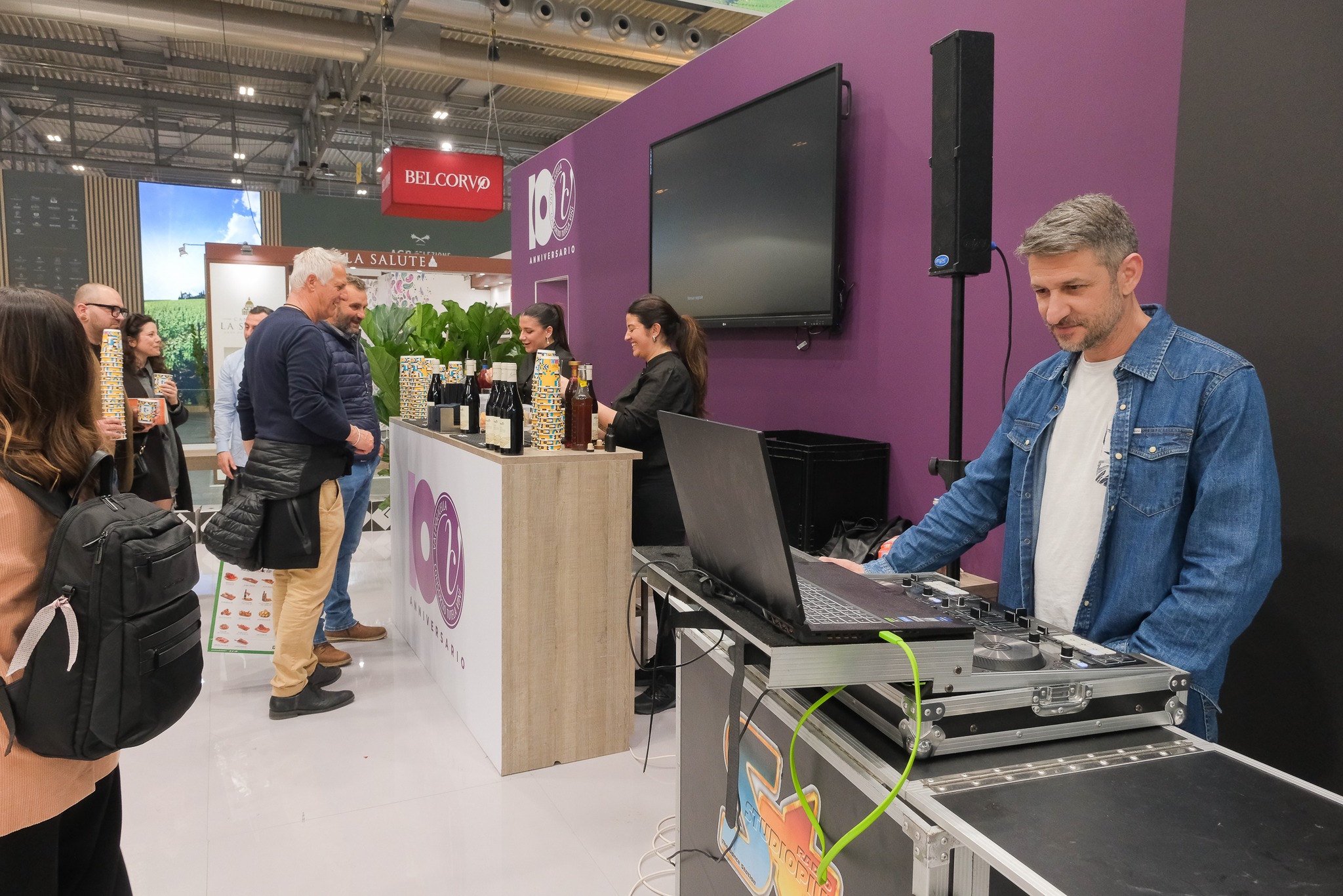 Valpolicella 100 Party, stand Vinitaly con dj set