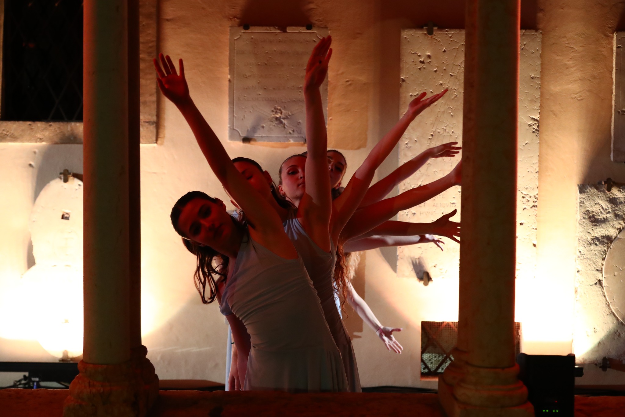 Ballerine al Chiostro dei Canonici, Verona